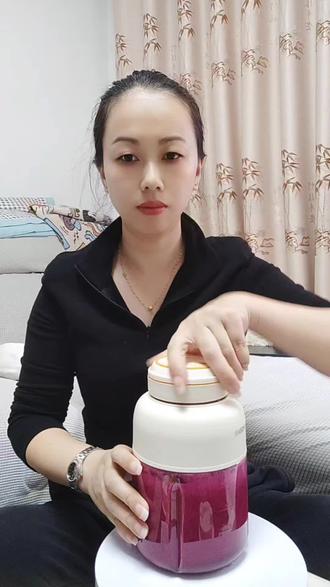 火龙果+苹果+香蕉,通便冠军,好喝又掉秤,每日三餐饭前饭后随时都可以喝,榨汁机打得很细。#榨汁机 #果蔬汁 #便携式榨汁杯 #喝出小蛮腰#火龙果汁