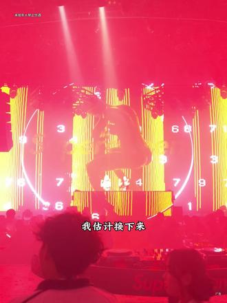 29.9就可以在皇后酒吧畅玩一整晚,这性价比直接拉满,赶紧艾特你的酒搭子一起冲冲冲~#superqueen #皇后酒吧 #酒吧 #网红酒吧打卡 #重庆吃喝玩乐