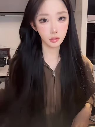 小婉不喜欢卷头发,卷的太慢了,而且太女人了,还是直发简单好看 #黑长直女生 #直发梳推荐 #金稻直发梳