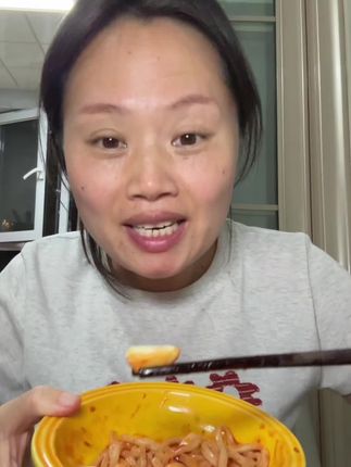 真是馋蒜了,你们信不哈哈哈#解馋 #深夜偷吃 #维持体重