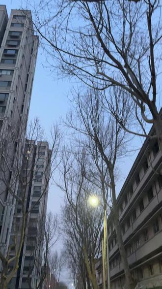 没有我 你也会喜欢上别人 我也一样
谁都不要说离不开谁的这种话了