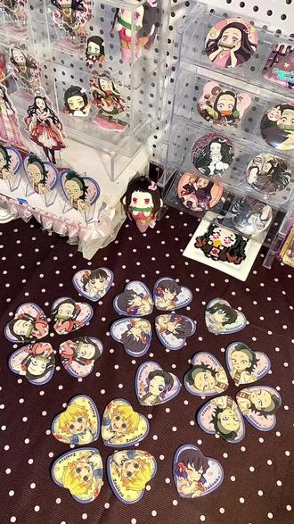 ubx|鬼灭草莓节吧唧 拆完发现居然好几个都四配了 可以美美拍照惹~#鬼灭之刃#鬼灭之刃草莓节#祢豆子#嘴平伊之助 #我妻善逸