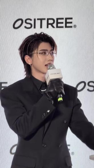 这个让阴了很多天的杭州都亮起阳光的世界巨星#蔡徐坤 #蔡徐坤柳丝木