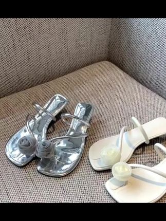 夏季新款中跟鞋女拖鞋外穿方头仙女风露趾玫瑰花型粗跟一字拖凉鞋#百搭鞋子 #时尚美鞋 #凉拖鞋 #女鞋穿搭 #好鞋推荐