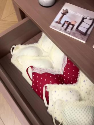 姐妹们!贴身穿的内衣可得勤快啊!蕉茂新出的舒芙蕾小碎花搭配深V蕾丝领的小内衣,真的好好看!而且巨巨巨好穿!关键到手2件才这个价,真的可以闭眼冲!#内衣推荐 #贴身衣物 #舒适文胸