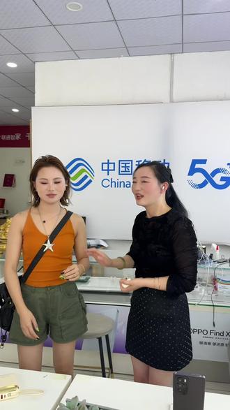 蓝牙耳机就选这款夹耳式耳机 久带不疼 久带
无感 hifi音质 降噪效果极好 还是两副耳机 能连两台手机 价格便宜 喜欢运动的 首选