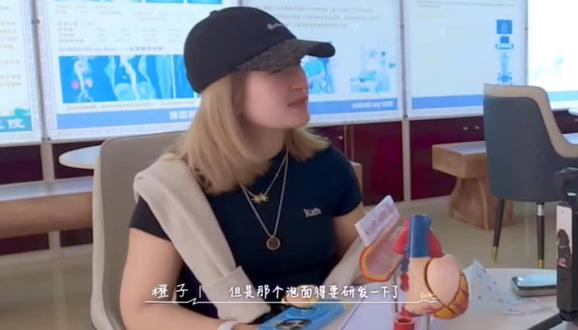 😋😋想吃 想吃 想吃闺蜜做的全部面🍜🍝🍜🍜🍜🍜#赵露思 #赵露思摆摊卖蛋烘糕 #赵露思我可以是任何 #我可以是任何 #赵露思vlog