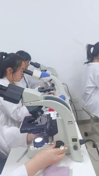 #中考生物实验#兰州初二生物#兰州生物实验#兰州会考 做洋葱皮如何没有气泡