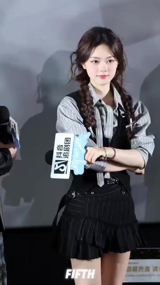 春款上新了,赵今麦这套装好好看啊,好喜欢#我又心动了 #赵今麦 #骄阳似火 #气质这一块拿捏死死的 #春款上新