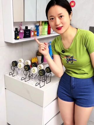 卫生间墙上装一个吸盘脸盆挂钩也太好用了!大小脸盆就可以上墙收纳,不仅节省空间,打扫卫生也方便#卫生间好物 #吸盘脸盆挂钩 #脸盆挂钩 #脸盆架 #居家好物