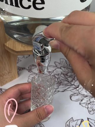 这个大容量果茶桶太划算了,还有木质底座和水龙头,做果茶冷饮喝不完还能放冰箱,有水龙头方便接水,清爽一整天!#夏日饮品 #冷饮桶#冷饮桶带龙头 #果茶桶 #玻璃