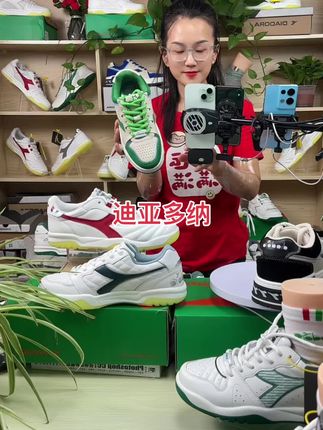 穿上迪亚多纳复古男鞋,回到那个激情四溢的年代!#迪亚多纳#经典复古