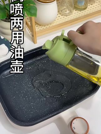 这种倒喷两用的油壶用着更方便,上的均匀还省油#油壶 #喷倒两用油壶 #厨房好物