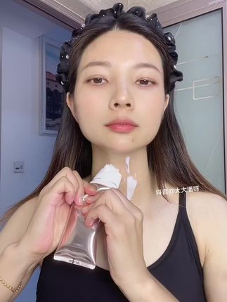 #怀孕 后不要等到脖子上暗沉松垮条条杠杠了才想起来保养,快试试这款#袋鼠妈妈颈纹霜,真的很不错#颈纹霜#颈纹霜推荐