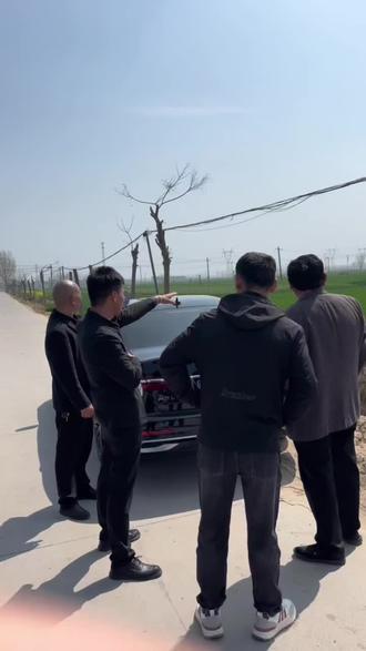 2026年清明节上坟提前时间需分情况:
新坟(去世未满3年):遵循“新坟不过社”,需在春社日(3月25日)前完成祭扫,若错过则最晚在清明前(4月2-4日)完成。
老坟(满3年及以上):因2026年是“二月清明”,有“二月清明不上早”说法,提前1-3天(4月2-4日)最佳,不建议超7天,其中4月4日(假期首日)为首选,可避开正日人流高峰。
特殊提醒:4月4日是寒食节,传统禁火,当天仅适合添土除草,不宜烧纸上香等动火仪式。