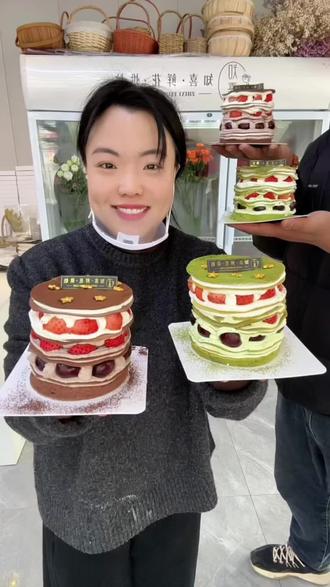咱家这款星星人蛋糕这两天都反馈!订单量有点大,大家一定要提前预约哦,抖音给大家安排了福利了,料真的超级足,非常好吃,赶紧约起来吧#星星人蛋糕#抖音团购优惠#生日放啊定制#鲜花花束#订婚甜品台