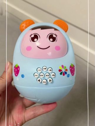 爸爸买的这个#不倒翁玩具 宝宝真的好喜欢,有儿歌,故事,乐趣,音乐多达31个早教内容与其说是玩具,不如说是早教机,可以从月子里玩到好几岁#哄娃神器 #抬头训练 #早教机 #启蒙早教儿歌