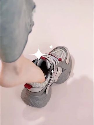 达芙妮透气老爹鞋女款2025爆款出游百搭厚底增高小个子休闲运动鞋 取悦自己,喜欢的女鞋就自己买,不必等人送 #潮鞋穿搭 #好鞋推荐 #好穿又好搭 #美鞋实拍 @DOU+小助手