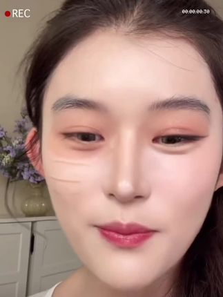 双色卧蚕笔不需要自己找卧蚕结构!一笔画出自带提亮和阴影的肉感卧蚕!#卧蚕 #卧蚕笔#卧蚕新手化妆教程