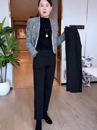 #烟管裤 梨形身材腿粗屁股大的姐妹们,一定得试试这个烟管裤超显瘦!加绒不加绒的都有,显高显瘦显腿长,上身只有裤型没有腿型,不挑身材不挑人,真的谁穿谁好看!#开春穿搭#梨型身材穿搭#谁穿谁好看