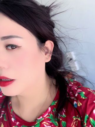 只要你有头皮屑,头发干枯毛躁了,就用这款洗发水,用过之后又光又滑又顺,你就抱着试试的心态拍一单,如果不好用,可以直接退
