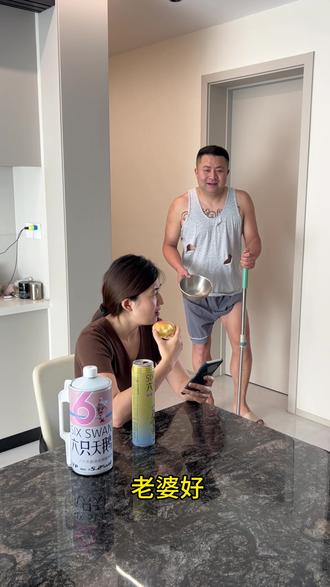 不晓得他哪儿学的!不过唱得挺好的 #夫妻日常 #搞笑视频 #万万没想到#夫妻搞笑娱乐 #老公的脑回路