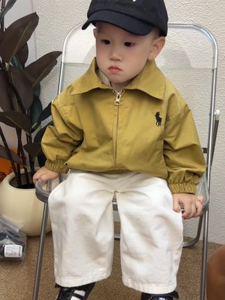 我永远不会对孩子说 你的生日是妈妈的苦难日 这是告诫自己的话 生她是我的选择 不是她的要求 她不需要因这个苦难对妈妈感激或愧疚 如果有一天她明白了生育时所遭受的痛苦 那是她自己的成长 不用因此觉得我对她有多付出 多伟大 我希望我的孩子对父母好 只是因为爱不是为了回报 我希望有一天她会感激我 是因为我赋予她美好的品德和能力 而不是因为我赋予了她生命🌷 #全职妈妈 #带娃 #亲子成长 #当妈的才懂 #人类幼崽