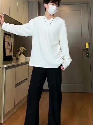 肌理感V领长袖T恤男秋季休闲百搭打底衫宽松潮流oversize简约卫衣#打底衫 #宽松休闲 #长袖t恤 #极简穿搭 #潮男穿搭