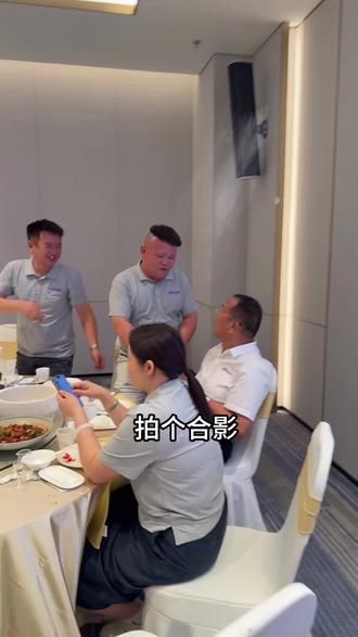 董事长辛苦了,我们还需努力,破一个亿。#鼎熔岩#捷豹空压机#董事长#空压机波哥