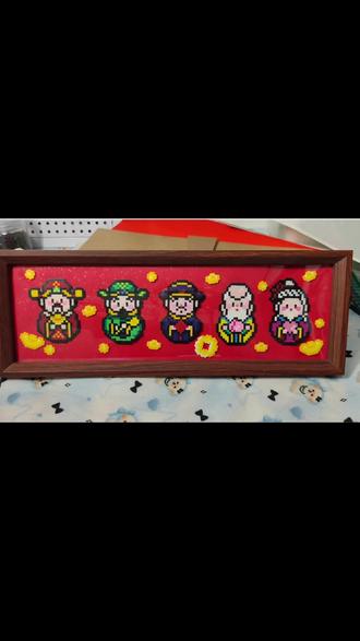 财神拼豆相框制作过程来啦
送给家人的新年礼物,摆放在客厅正正好
快喊你朋友来制作财神拼豆吧#财神#我在抖音玩拼豆 #拼豆人有自己的春节 #过年不无聊大赏