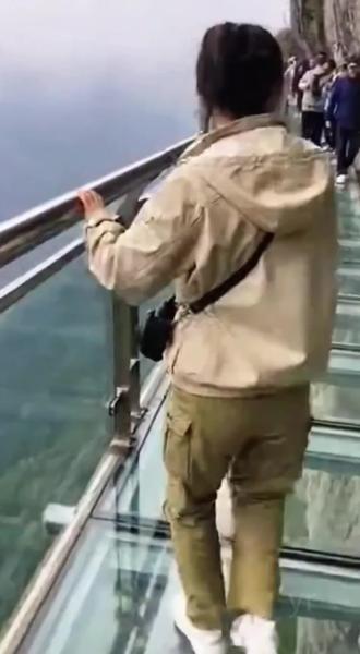 哇塞!成都也太厉害了,一次不过瘾,玩了还想玩,如果你在成都的话,一定不能错过,好像真的飞了起来,比过山车还过瘾,太刺激了!#周末遛娃 #情侣约会 #惊险刺激 #郑恺大森子坝坝宴里的团圆年味 #A-Lin成都演唱会共情泪目