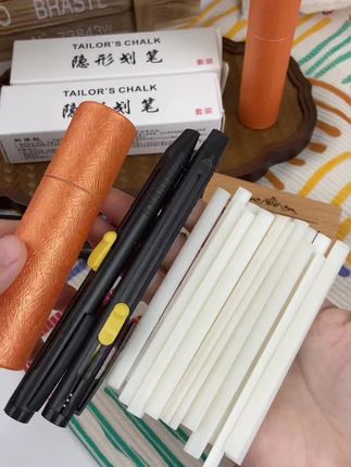 裁缝现在都用这样隐形划粉笔,做衣服做手工划线点位很方便,熨斗一烫就能消失#手工 #做衣服 #高温消失笔 #方便又实用 #缝纫小技巧