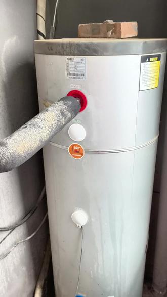 💡空气能水管冻住别抓狂!教你一招让水流“重获自由”🚿,冬天洗澡再也不用等“冰泉”啦~😉#空气能#水管保温#永大广场#赵桥京东专卖店#空气能没热水器怎么办?