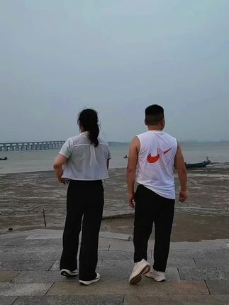#夫妻搭档,夫妻就像两扇门,一起守护一个家,少一个家不保,毁一个家不安。