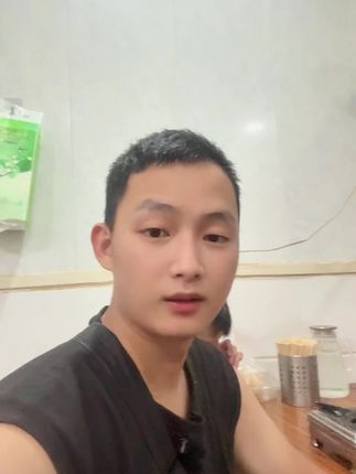 今天带咱几个好朋友一起出来吃个饭,辛苦大家一早的帮忙! 愿友谊长存,也希望生意越来越好!加油!@朱莎莎 @宝马 @魚姐遇见尼德兰 @隔夜咖啡Tea @谢浩男 @谢 岳 #加油 #摆摊的小姐姐 #勇气做自己 #记录真实生活 #越努力越幸远