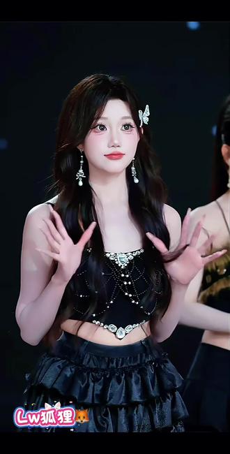 #lw女团 #Lw狐狸 #女团舞 #直播录屏分享 哈哈,眼神警告