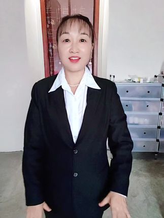 好多年没穿职业装了,现在穿起来也还挺好的😂