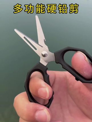 钓友没见过硬铅皮钓鱼剪,它的功能多样而且实用。#户外钓鱼 #钓鱼技巧 #钓鱼剪刀