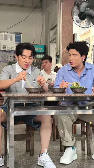大明星来了
#王祖蓝 来#桂平 参观#金田起义博物馆 了
@王祖蓝