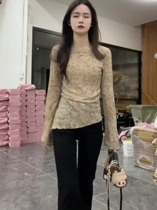 #洋气小衫 #气质穿搭 #时尚穿搭 #谁穿谁好看不分年龄段 #早秋穿搭