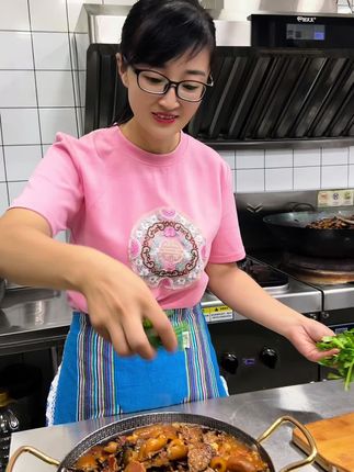 腊心肺火锅欢不欢起吃呀?座子肉、肉皮、心肺混搭三样儿#农村美食分享#宜昌本地菜推荐 #乡村大锅煮出人间美味#妈呀太香了 #老手艺