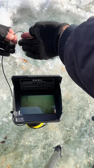 冰钓找到鱼最重要,不会找鱼的看视频。#冰钓