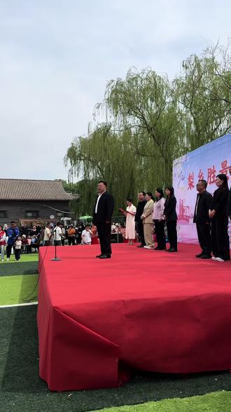 魏县五一相亲交友活动正式启动,活动时间1号—5号均可到礼贤台足球场参加。#魏县主持人 #主持人宋雪 #活动圆满举行 #大型活动启动仪式 @° Xiao 雪
