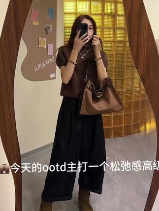 秋冬的松弛感必须要有一个凯莉托特#新款包 #包包推荐 #韩系穿搭 #包包控 #包治百病