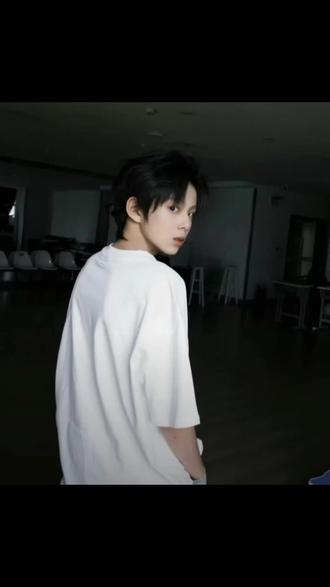 #帅炸了 #陈思罕四代唯一吉他手 #陈思罕四代唯一全能舞担 #陈思罕 #思罕 祝时代峰峻越来越好!@TF家族