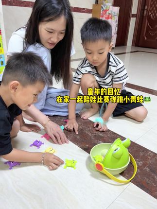 按一下就会蹦的小青蛙,玩的停不下来,和家人一起比赛,看谁跳进桶里多,非常有成就感#按压弹跳青蛙 #弹跳小青蛙 #益智玩具 #亲子互动
