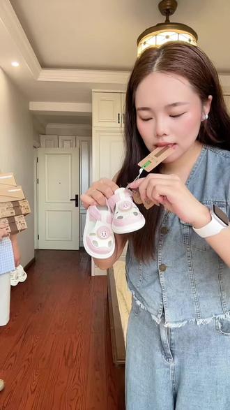 闪灯款的叫叫鞋~我女儿超级超级喜欢!我的妈呀这价格也太划算了吧#叫叫鞋
