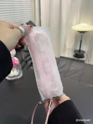 哇~太喜欢这个薰衣草凯蒂挂绳支架手机壳啦~好朋友会给我安排的对吧!#这个手机壳真的长在我心巴上了 #仙女必备 #爱了爱了 #闺蜜同款 #这也太好看了