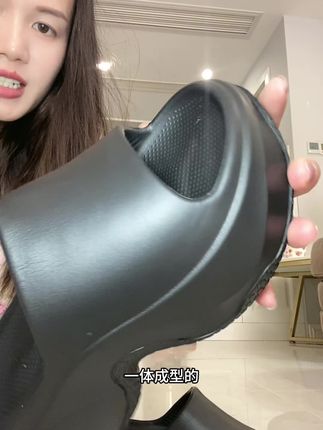天啦,小个子姐妹闭眼入吧,6厘米增高秒变大长腿,一体成型柔软不硌脚,夏天出门一脚蹬真的太方便了#夏季凉鞋 #厚底增高鞋 #凉拖鞋 #脚宽脚胖都可以 #凉拖