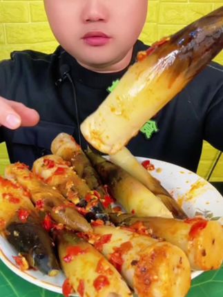 破价了,手剥笋,开袋即食,一包一斤,网红零食, 高山笋尖,嫩笋,香辣味,泡椒味,原味,鲜嫩多汁,爽脆可口,粗纤维蔬菜,大人小孩都爱吃,餐桌上的美味佳肴,越吃越爱吃#手剥笋清脆爽口 #零食推荐 #下饭神器 #开袋即食#抖音助农